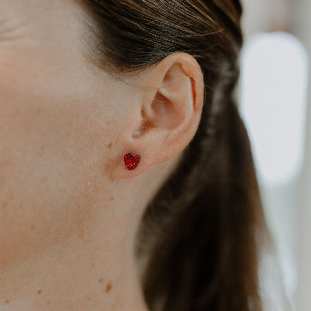 Boucles D'oreilles Coeurs En Argent Avec Grosses Perles Blanches – L
