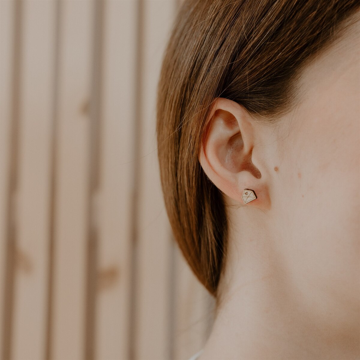 Boucles d'oreilles en bois enveloppe cœur - Les Petites Hirondelles Boucles d'oreilles en bois enveloppe cœur - Les Petites Hirondelles