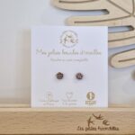 Boucles d'oreilles pailletées fleur multi de la marque Les Petites Hirondelles sur leur cartonnette