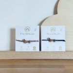 Bracelet en bois en forme de teckel