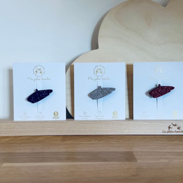 Pin's feutrine pailletée en forme de béret