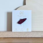Pin's feutrine pailletée rouge en forme de béret