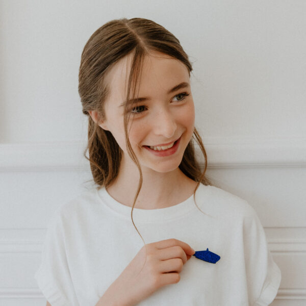 broche en forme de béret bleu