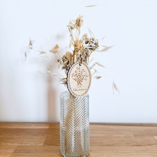 Pic Botanique avec tige en métal et élément en bois de bouleau "félicitations" dans un vase