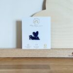 Pin's feutrine pailletée bleu Paris avec un cœur