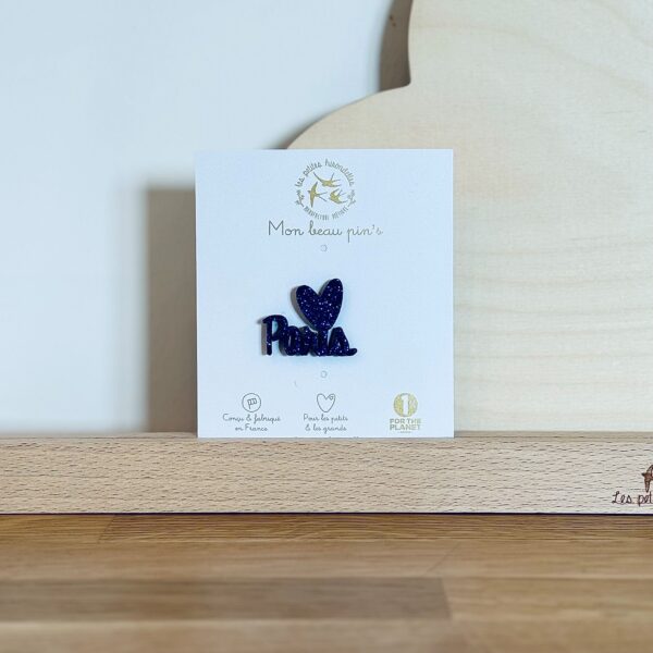 Pin's feutrine pailletée bleu Paris avec un cœur