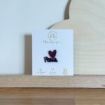 Pin's feutrine pailletée rouge Paris avec un cœur