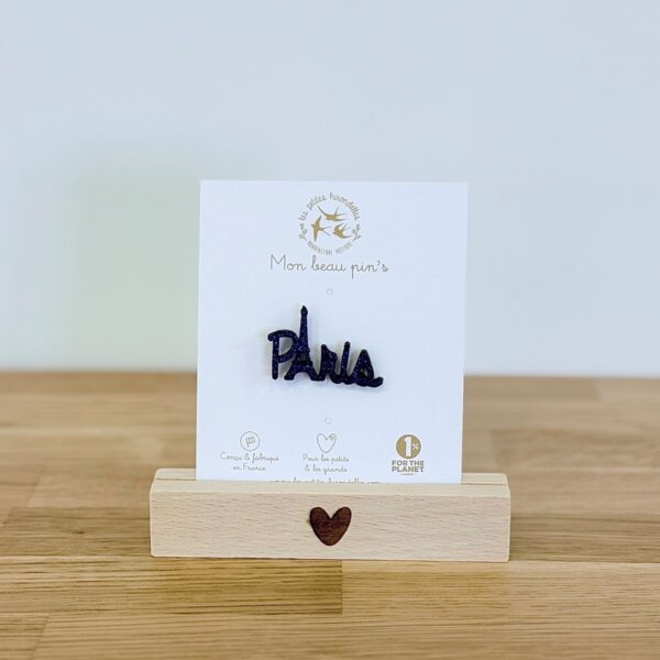 Pin's feutrine pailletée bleu Paris avec la lettre A représentée par la tour Eiffel