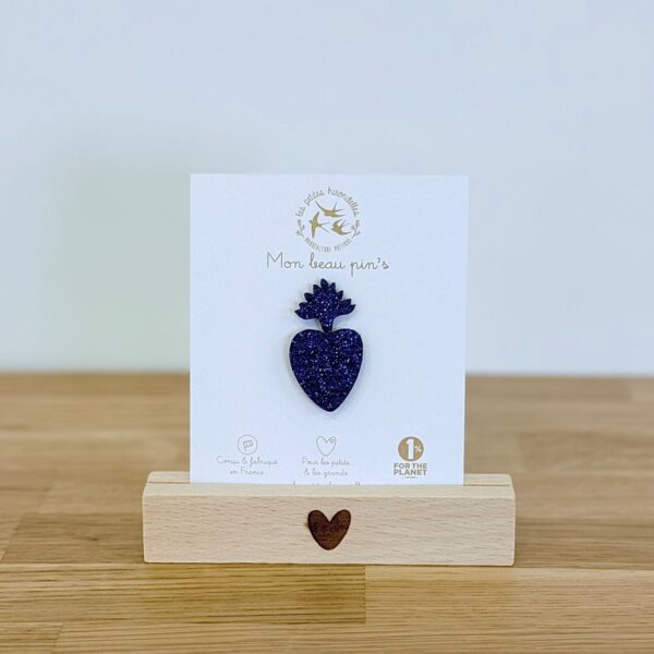 Pin's feutrine pailletée bleu en forme de symbole sacré cœur