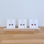 Boucles d'oreilles clips de différents coloris en forme de coeurs