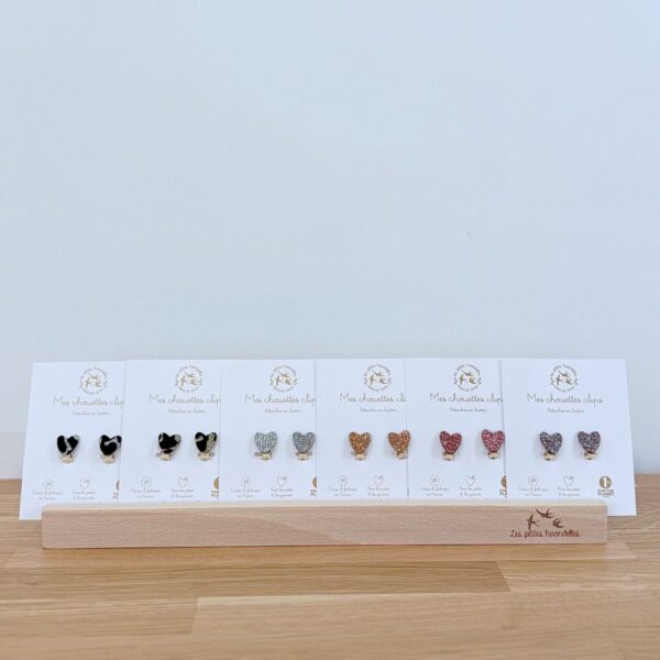 Boucles d'oreilles clips de différents coloris en forme de coeurs
