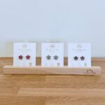 Boucles d'oreilles clips de différents coloris en forme d'étoiles