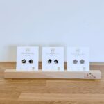 Boucles d'oreilles clip de différents coloris en forme de fleurs