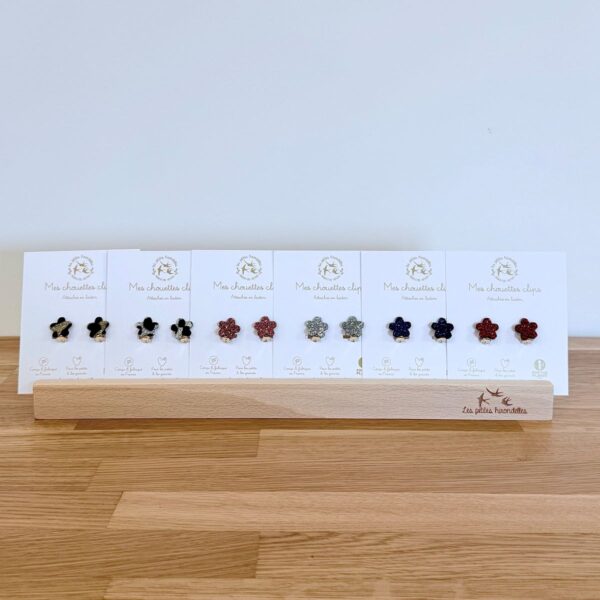 Boucles d'oreilles clip de différents coloris en forme de fleurs