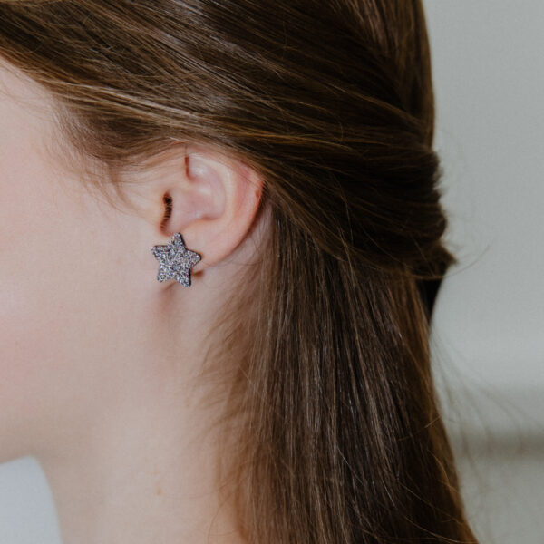 Boucles d'oreilles en forme d'étoiles de couleur multi, taille S