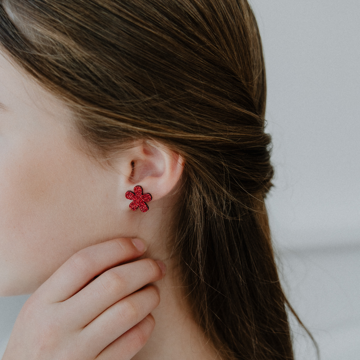 Les petites hirondelles 2026 Boucles d'oreilles en forme de fleurs de couleur rouge, taille S