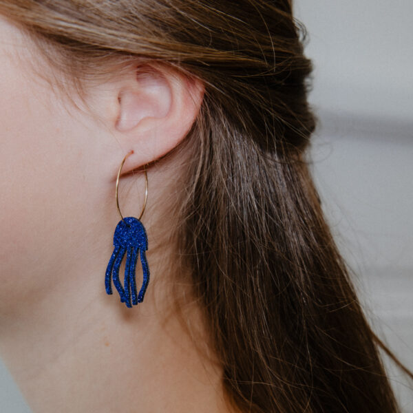 Créoles méduses de couleur bleu